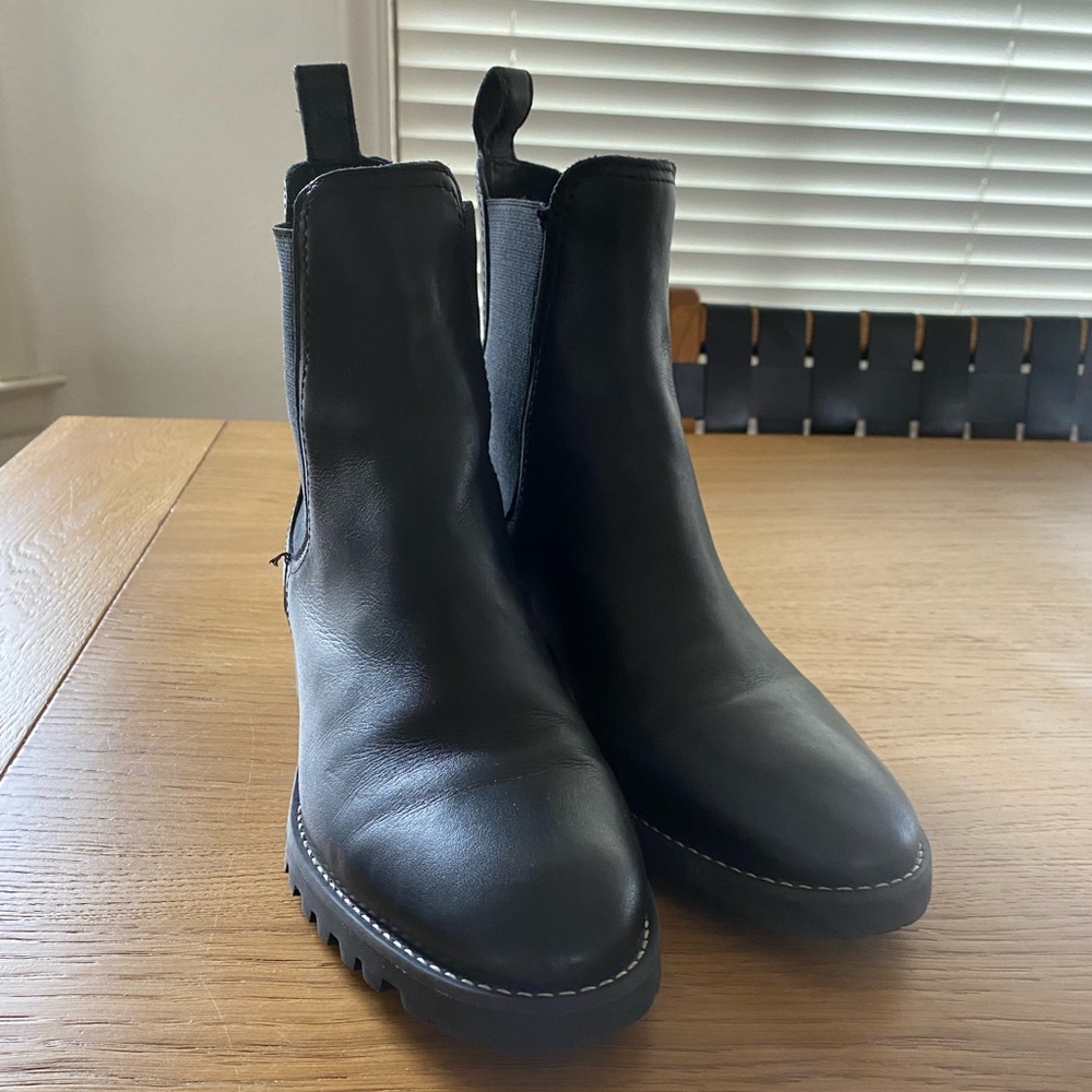 Soludos Black Leather Chelsea Boot